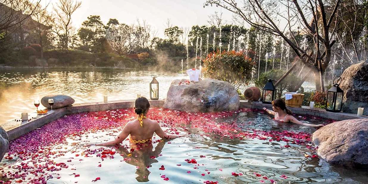 女神视频碳酸氢钠型天然温泉水质展示